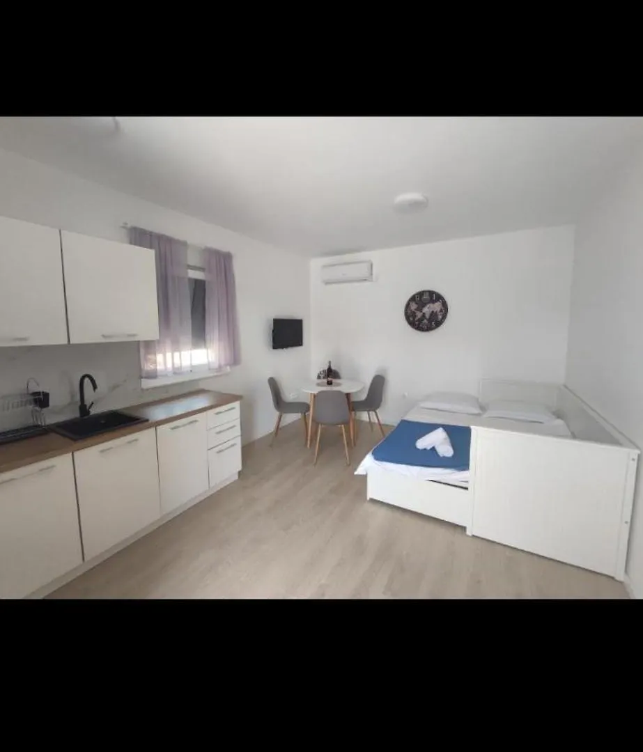 Apartments Anamarija ザダル